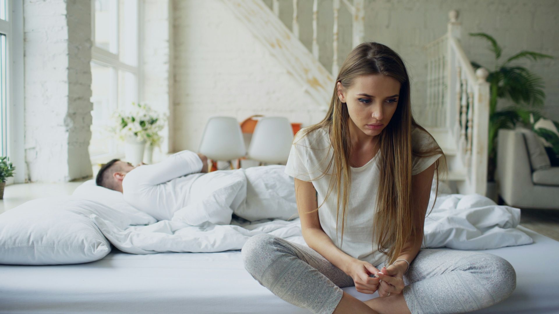 Dlaczego wracamy do relacji, które nas ranią? O emocjonalnym uzależnieniu od „dobrych chwil”