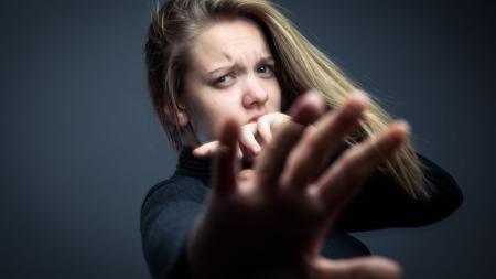 Cienka granica między miłością a zależnością - czy Syndrom sztokholmski może tłumaczyć toksyczne relacje?